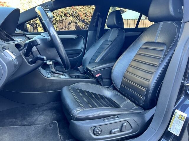 Черный Фольксваген Пассат СС, объемом двигателя 2 л и пробегом 230 тыс. км за 7800 $, фото 4 на Automoto.ua