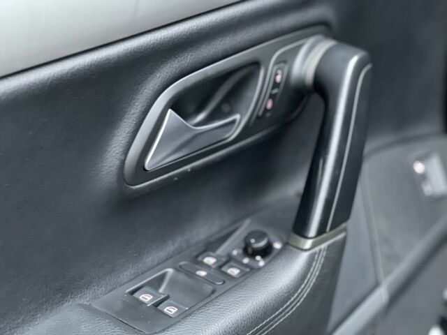 Чорний Фольксваген Пассат СС, об'ємом двигуна 2 л та пробігом 245 тис. км за 7799 $, фото 19 на Automoto.ua