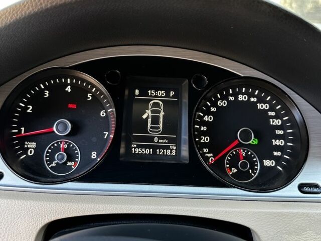 Черный Фольксваген Пассат СС, объемом двигателя 2 л и пробегом 197 тыс. км за 9000 $, фото 6 на Automoto.ua