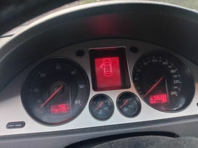 Чорний Фольксваген Пассат СС, об'ємом двигуна 1.9 л та пробігом 436 тис. км за 2500 $, фото 4 на Automoto.ua