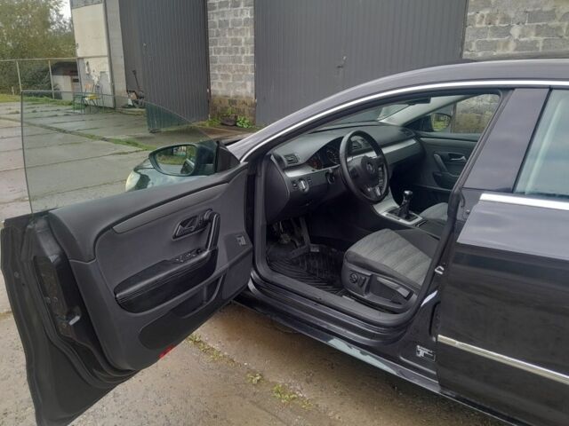 Черный Фольксваген Пассат СС, объемом двигателя 1 л и пробегом 185 тыс. км за 7300 $, фото 7 на Automoto.ua