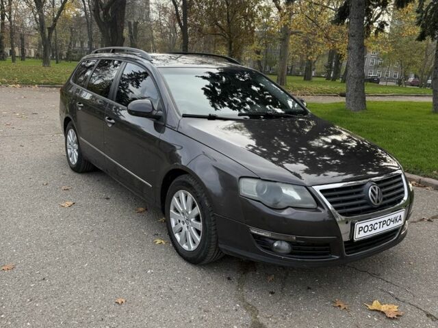 Коричневый Фольксваген Пассат СС, объемом двигателя 2 л и пробегом 333 тыс. км за 5500 $, фото 1 на Automoto.ua