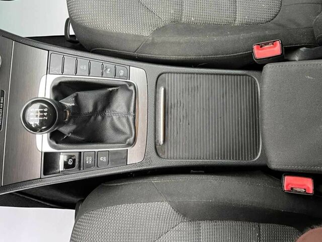 Коричневый Фольксваген Пассат СС, объемом двигателя 2 л и пробегом 337 тыс. км за 9000 $, фото 16 на Automoto.ua