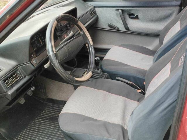 Красный Фольксваген Пассат СС, объемом двигателя 1.6 л и пробегом 252 тыс. км за 700 $, фото 6 на Automoto.ua