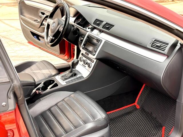 Красный Фольксваген Пассат СС, объемом двигателя 2 л и пробегом 182 тыс. км за 10700 $, фото 9 на Automoto.ua