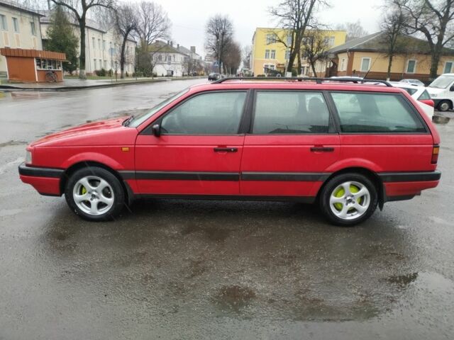 Красный Фольксваген Пассат СС, объемом двигателя 1.9 л и пробегом 423 тыс. км за 3200 $, фото 1 на Automoto.ua