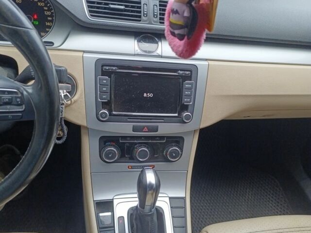 Серый Фольксваген Пассат СС, объемом двигателя 2 л и пробегом 203 тыс. км за 8500 $, фото 8 на Automoto.ua