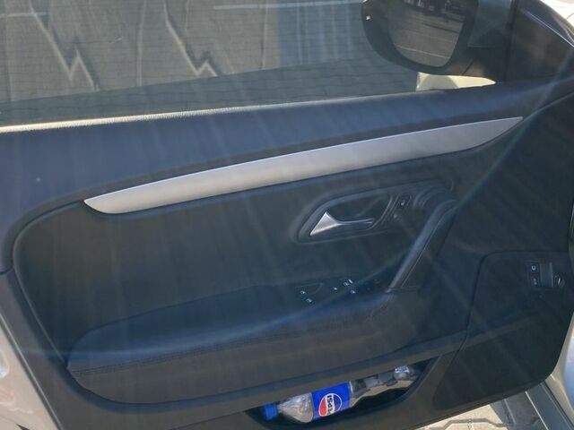 Серый Фольксваген Пассат СС, объемом двигателя 2 л и пробегом 320 тыс. км за 7900 $, фото 10 на Automoto.ua