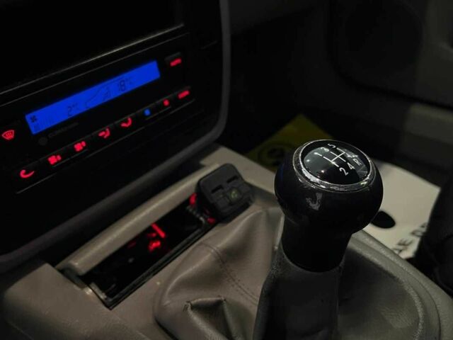 Сірий Фольксваген Пассат СС, об'ємом двигуна 1.6 л та пробігом 225 тис. км за 4999 $, фото 14 на Automoto.ua