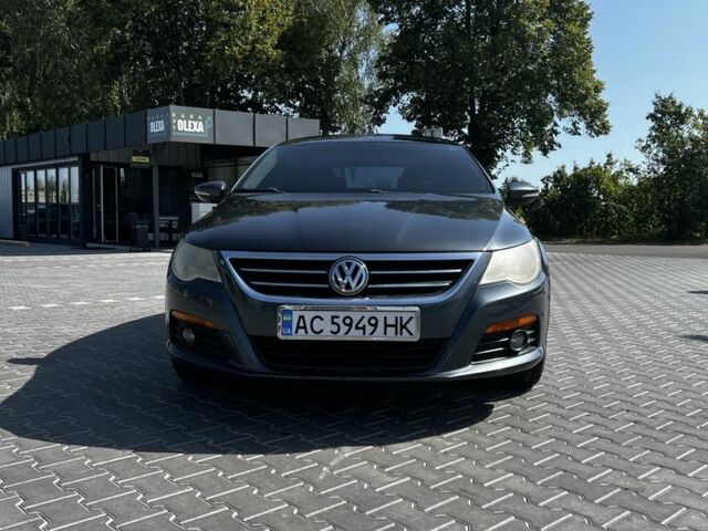 Серый Фольксваген Пассат СС, объемом двигателя 2 л и пробегом 306 тыс. км за 8300 $, фото 1 на Automoto.ua