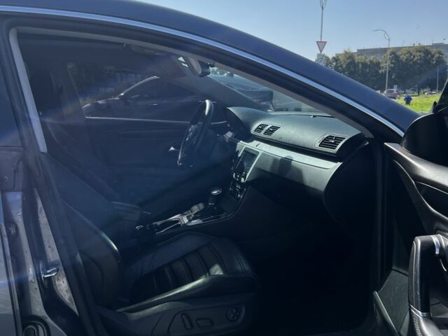 Серый Фольксваген Пассат СС, объемом двигателя 2 л и пробегом 306 тыс. км за 8300 $, фото 5 на Automoto.ua