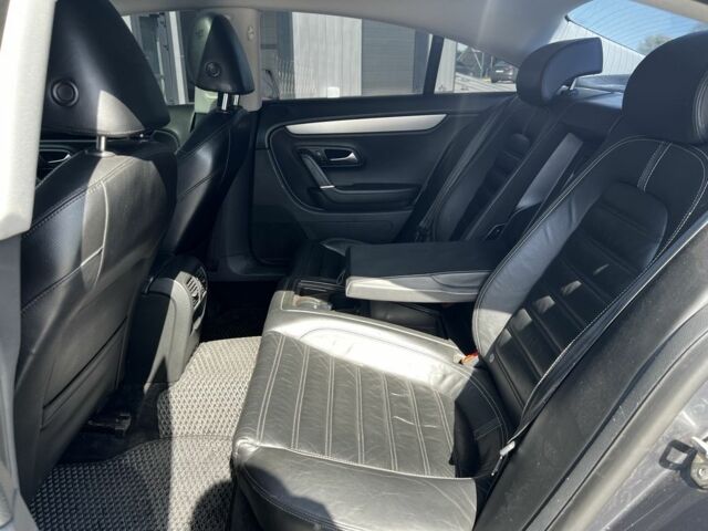 Серый Фольксваген Пассат СС, объемом двигателя 2 л и пробегом 306 тыс. км за 8300 $, фото 9 на Automoto.ua