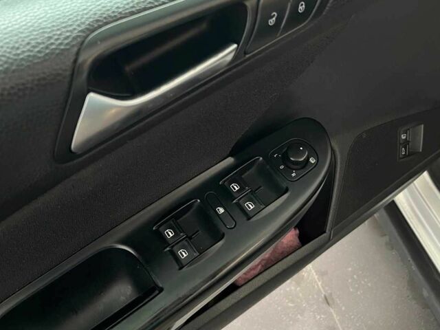 Сірий Фольксваген Пассат СС, об'ємом двигуна 1.6 л та пробігом 286 тис. км за 7000 $, фото 18 на Automoto.ua