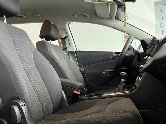 Сірий Фольксваген Пассат СС, об'ємом двигуна 1.6 л та пробігом 286 тис. км за 7000 $, фото 20 на Automoto.ua