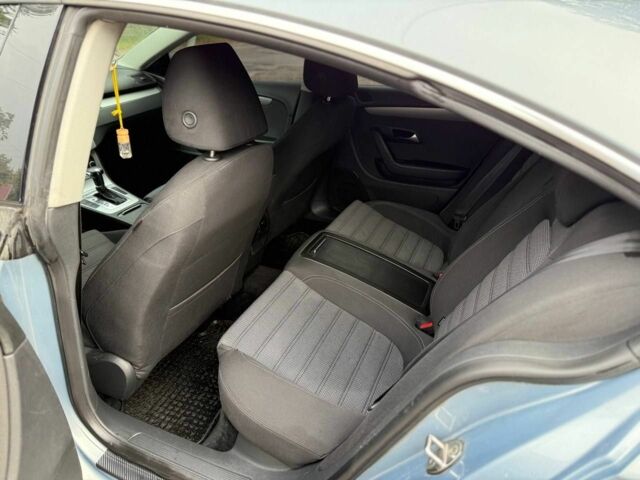 Серый Фольксваген Пассат СС, объемом двигателя 2 л и пробегом 251 тыс. км за 9200 $, фото 10 на Automoto.ua