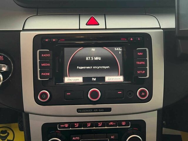 Сірий Фольксваген Пассат СС, об'ємом двигуна 1.6 л та пробігом 286 тис. км за 7000 $, фото 14 на Automoto.ua