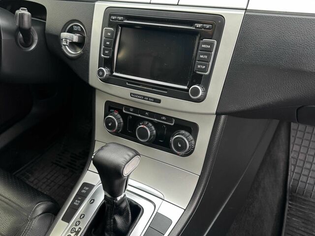 Серый Фольксваген Пассат СС, объемом двигателя 2 л и пробегом 275 тыс. км за 9000 $, фото 9 на Automoto.ua