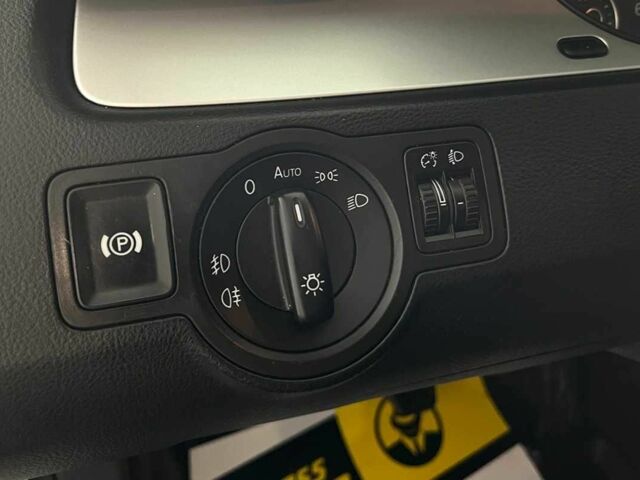 Сірий Фольксваген Пассат СС, об'ємом двигуна 1.6 л та пробігом 286 тис. км за 7000 $, фото 13 на Automoto.ua