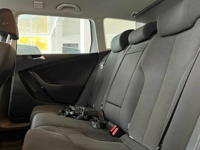 Сірий Фольксваген Пассат СС, об'ємом двигуна 1.6 л та пробігом 286 тис. км за 7000 $, фото 19 на Automoto.ua