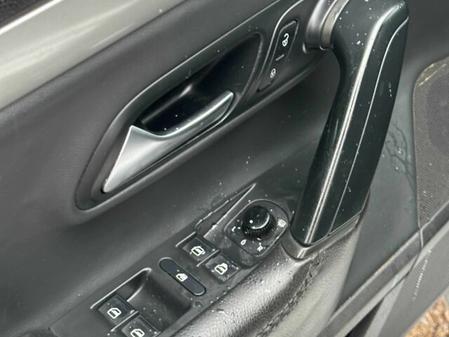 Серый Фольксваген Пассат СС, объемом двигателя 2 л и пробегом 275 тыс. км за 9000 $, фото 13 на Automoto.ua