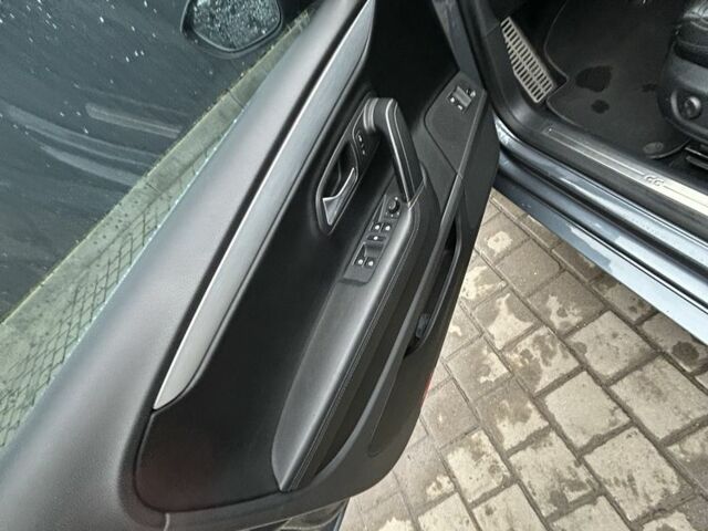 Серый Фольксваген Пассат СС, объемом двигателя 2 л и пробегом 211 тыс. км за 10200 $, фото 5 на Automoto.ua