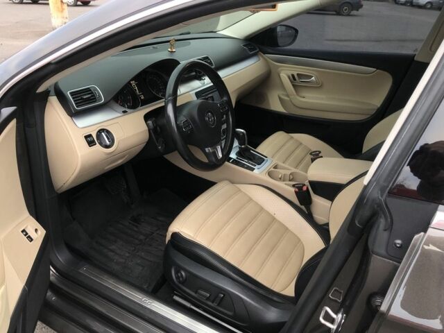 Серый Фольксваген Пассат СС, объемом двигателя 2 л и пробегом 171 тыс. км за 9800 $, фото 9 на Automoto.ua