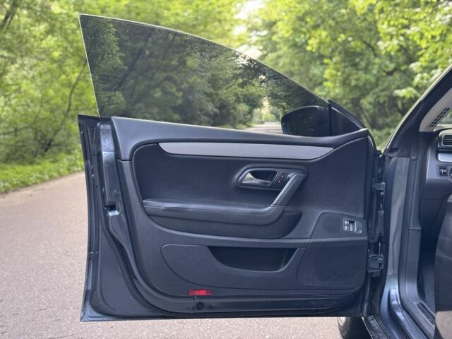 Серый Фольксваген Пассат СС, объемом двигателя 2 л и пробегом 171 тыс. км за 11700 $, фото 16 на Automoto.ua