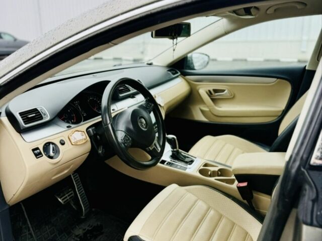 Серый Фольксваген Пассат СС, объемом двигателя 2 л и пробегом 197 тыс. км за 12000 $, фото 6 на Automoto.ua