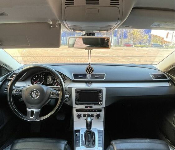 Серый Фольксваген Пассат СС, объемом двигателя 2 л и пробегом 260 тыс. км за 9400 $, фото 4 на Automoto.ua