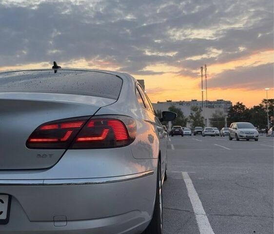 Серый Фольксваген Пассат СС, объемом двигателя 2 л и пробегом 180 тыс. км за 10500 $, фото 1 на Automoto.ua