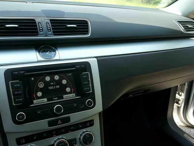 Серый Фольксваген Пассат СС, объемом двигателя 2 л и пробегом 86 тыс. км за 8200 $, фото 9 на Automoto.ua