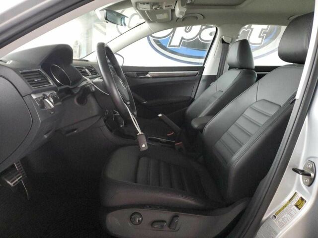 Серый Фольксваген Пассат СС, объемом двигателя 1.8 л и пробегом 42 тыс. км за 2300 $, фото 6 на Automoto.ua