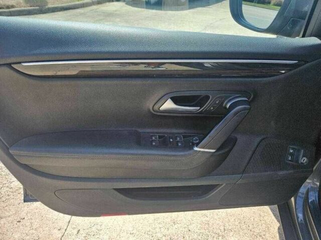 Серый Фольксваген Пассат СС, объемом двигателя 2 л и пробегом 66 тыс. км за 2500 $, фото 9 на Automoto.ua