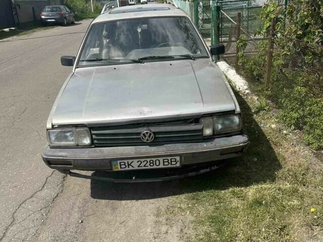 Серый Фольксваген Пассат СС, объемом двигателя 1.6 л и пробегом 200 тыс. км за 600 $, фото 2 на Automoto.ua