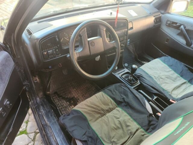 Серый Фольксваген Пассат СС, объемом двигателя 1.8 л и пробегом 350 тыс. км за 1000 $, фото 1 на Automoto.ua