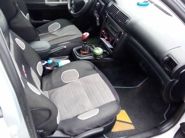 Серый Фольксваген Пассат СС, объемом двигателя 2 л и пробегом 366 тыс. км за 3600 $, фото 4 на Automoto.ua