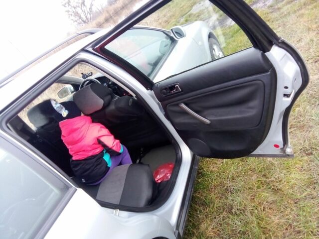 Серый Фольксваген Пассат СС, объемом двигателя 2 л и пробегом 366 тыс. км за 3600 $, фото 7 на Automoto.ua