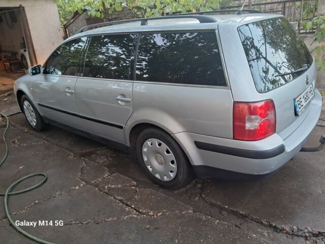 Серый Фольксваген Пассат СС, объемом двигателя 1.6 л и пробегом 130 тыс. км за 3900 $, фото 2 на Automoto.ua