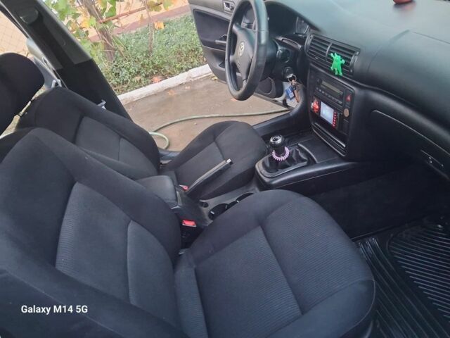 Серый Фольксваген Пассат СС, объемом двигателя 1.6 л и пробегом 130 тыс. км за 3900 $, фото 11 на Automoto.ua