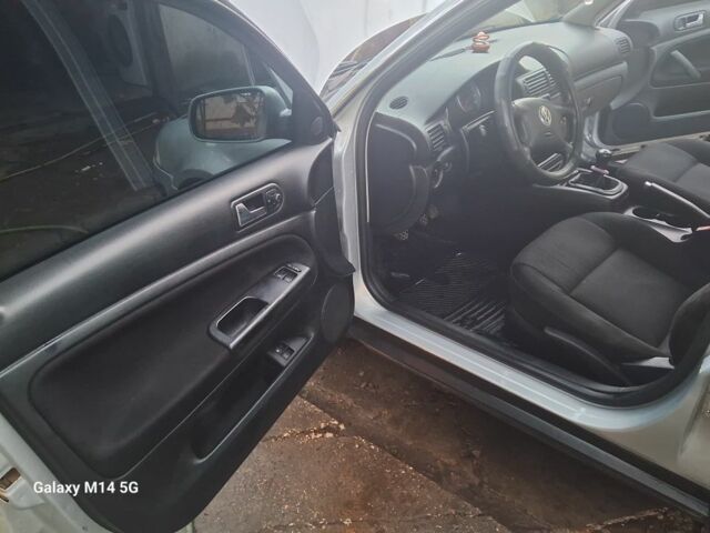 Серый Фольксваген Пассат СС, объемом двигателя 1.6 л и пробегом 130 тыс. км за 3900 $, фото 9 на Automoto.ua