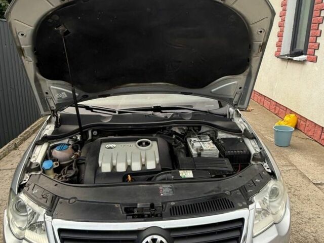 Серый Фольксваген Пассат СС, объемом двигателя 1.9 л и пробегом 477 тыс. км за 5200 $, фото 14 на Automoto.ua