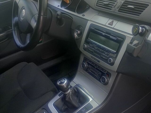 Серый Фольксваген Пассат СС, объемом двигателя 1.6 л и пробегом 340 тыс. км за 6500 $, фото 2 на Automoto.ua