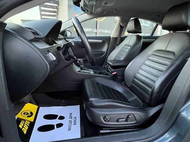 Серый Фольксваген Пассат СС, объемом двигателя 2 л и пробегом 103 тыс. км за 9100 $, фото 8 на Automoto.ua