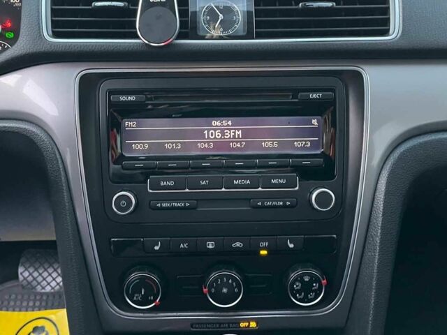 Серый Фольксваген Пассат СС, объемом двигателя 2 л и пробегом 210 тыс. км за 10300 $, фото 12 на Automoto.ua