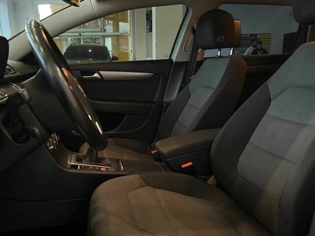 Серый Фольксваген Пассат СС, объемом двигателя 1.6 л и пробегом 281 тыс. км за 9700 $, фото 8 на Automoto.ua