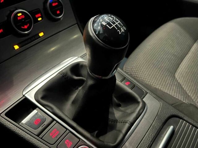 Серый Фольксваген Пассат СС, объемом двигателя 1.6 л и пробегом 281 тыс. км за 9700 $, фото 15 на Automoto.ua