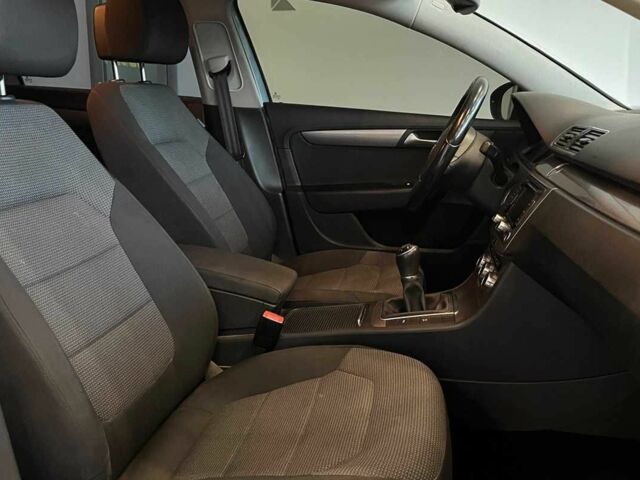 Серый Фольксваген Пассат СС, объемом двигателя 1.6 л и пробегом 281 тыс. км за 9700 $, фото 18 на Automoto.ua