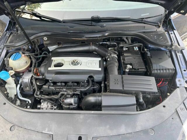 Синий Фольксваген Пассат СС, объемом двигателя 2 л и пробегом 285 тыс. км за 8500 $, фото 8 на Automoto.ua