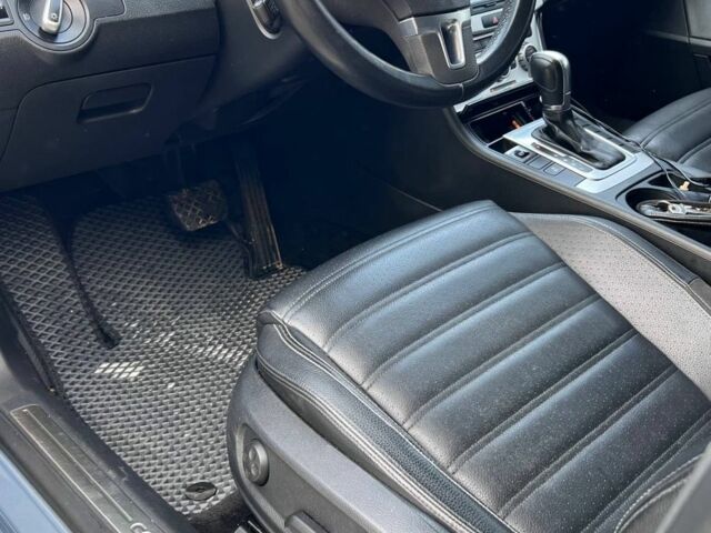 Синий Фольксваген Пассат СС, объемом двигателя 2 л и пробегом 143 тыс. км за 11200 $, фото 5 на Automoto.ua