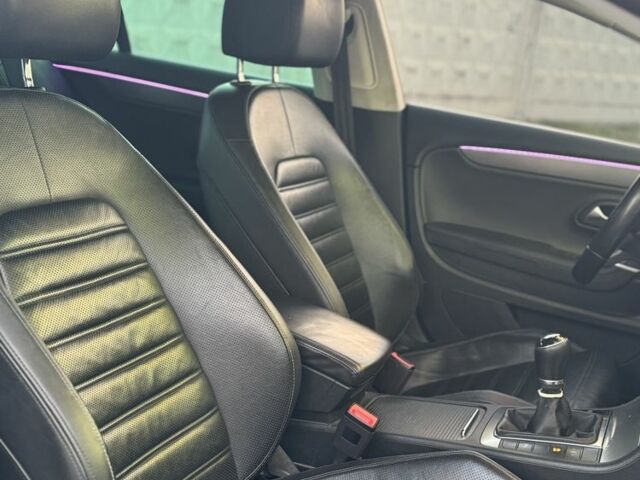 Синий Фольксваген Пассат СС, объемом двигателя 2 л и пробегом 267 тыс. км за 13500 $, фото 19 на Automoto.ua